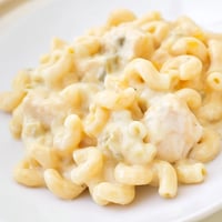 Creamy skillet Green Chili Chicken Mac with tender chicken, mild green chiles, and melted Monterey Jack cheese, served hot.